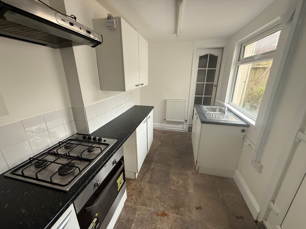 Lot: 119 - MID-TERRACE HOUSE FOR REFURBISHMENT - Kitchen
